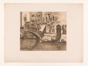Gôndola numa ponte sobre um canal em Veneza
Ponte no Campo Sant