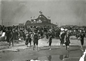 Cena da praia, Coney Island, c.1910-21 de William Davis Hassler