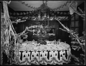 Interior da residência do Sr. e Sra. William Mill Butler, decorado para o Natal, 4 de janeiro de 1917 de William Davis Hassler