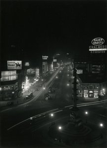 Visão noturna em Columbus Circle, c.1910-21 de William Davis Hassler