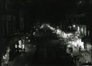 Visão noturna da Grand Street na Orchard Street, NYC, 1917 de William Davis Hassler