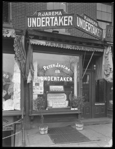 Peter Jarema, agente funerário ucraniano, 115 Avenue A, Nova York, 14 de novembro de 1914 de William Davis Hassler