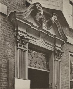 Porta, Frades Esmagados, Londres (foto a p/b) de William Galsworthy Davie