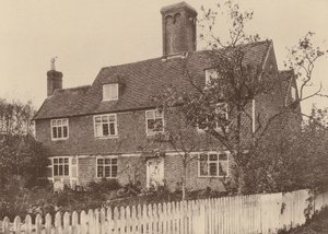 Swiggshole Farmhouse, Horsmonden, Kent (fotografia a preto e branco) de William Galsworthy Davie