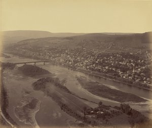 [Vista aérea de uma cidade]. de William H. Rau