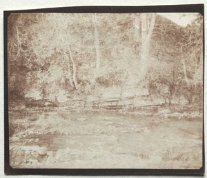 Um riacho de montanha que flui no sopé do Castelo de Doune de William Henry Fox Talbot