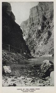 Canyons of Colorado: Canon of the Grand River, Perto de Glenwood Springs, Showing Tunnel (foto a p/b) de William Henry Jackson