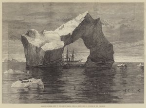 Iceberg gigantesco visto pelos navios do Ártico