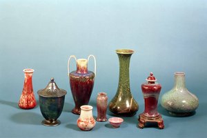 Grupo de vasos de barro e tigelas feitas na Cerâmica Ruskin, 1898-1935 (louça de barro)