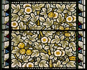 Kirkcaldy Old Kirk, Morris & Co., William Morris, Rosas Selvagens e Avelãs, 1886 de William Morris