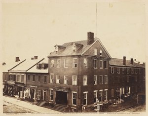 Marshall House, Alexandria, Virgínia, agosto de 1862 (impressão de albumina montada em papel trançado) de William Redish Pywell