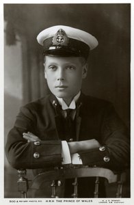 O Príncipe de Gales em uniforme naval, c1910. de William and Daniel Downey