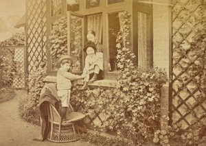 [Crianças a brincar à janela]. de Willoughby Wallace Hooper
