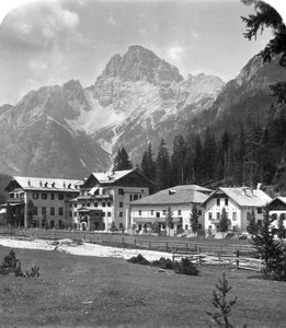 Schluderbach e Croda Pass Croda Rosa, Tirol, Áustria, c1900s. de Wurthle and Sons