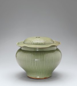 Jarra e tampa com nervuras Longquan Celadon