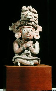 Urna funerária na forma da deusa Zapotec de 