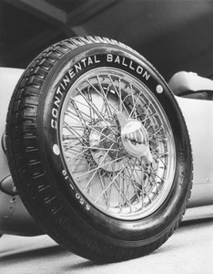 Roda dianteira de um carro de corrida Auto-Union de 1911, c 1934-1935