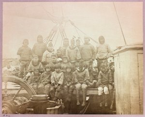 Expedition en Arctique (1875-1876) du capitaine George Nares (1831-1915) : Grupo de nativos em 