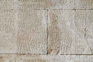 Código Gortyna, inscrição em grego. metade do século 5 aC de . .