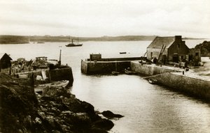 Ilha de Ouessant: o porto de Lampaul na maré alta, por volta de 1900-1920 (fotografia) de . .