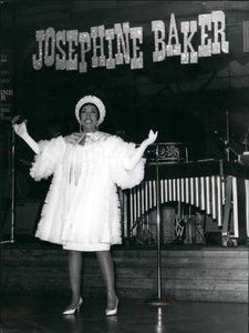 Josephine Baker actuando em Zurique, Suíça, 3 de Março de 1967 (foto) de . .