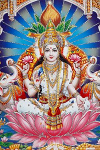 Lakshmi, a esposa de Vishnu, é a deusa da prosperidade, boa sorte e beleza.