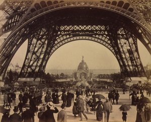 A base da Torre Eiffel, Exposição de Paris de . .