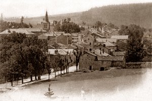 A aldeia de Saint-Bonnet-le-Froid, no início do século XX (cartão postal) de . .