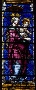 A Virgem do Apocalipse. Vidro manchado. Catedral de São Estêvão em Metz. de . .