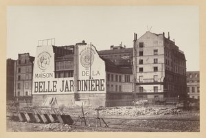 La Belle Jardinère: a loja na rue de la Cité durante a sua demolição, Paris de attributed to Charles Marville