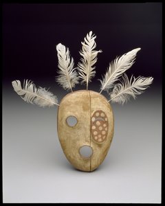 Máscara: O mau espírito da montanha, final do século 19 (madeira, tinta e penas) de culture Yupik
