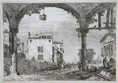Vista através de uma arcada em direcção a edifícios costeiros (gravura) de Canaletto