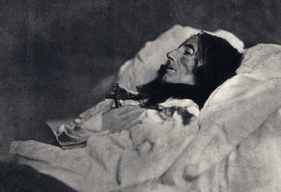 Retrato da poetisa Marcelline Desbordes Valmore (Desbordes-Valmore) (1786-1859) em seu leito de morte. Fotografia de Felix Tournachon dit Nadar (1820-1910), em 1859. Impressão de Victor Tournachon, pai de Nadar, no final do século XIX. de Nadar