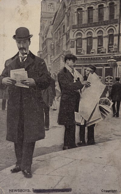 Newsboys (foto a p/b) de (after) English photographer