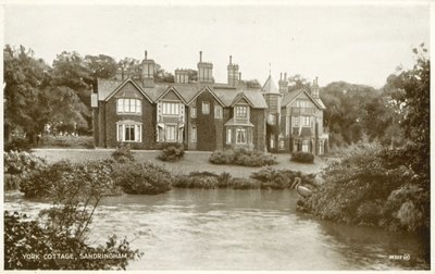 York Cottage, Sandringham (foto a p/b) de (after) English photographer
