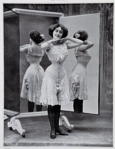 Modelo apresentando o espartilho Thylda, foto Félix - em "Les Modes", Dez. 1907. de (after) Felix Studio