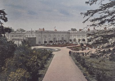 A vista geral do Grand Trianon (foto colorida) de (after) French Photographer