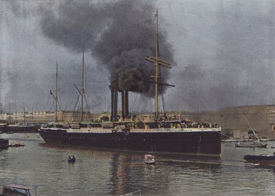 Marselha, Um navio Maritimes que sai do porto (foto colorida) de (after) French Photographer