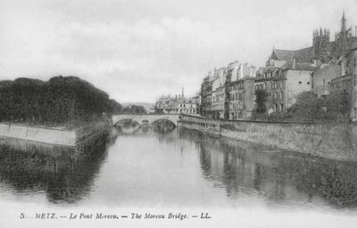 Metz: A ponte Moreau (fotografia a preto e branco) de (after) French Photographer