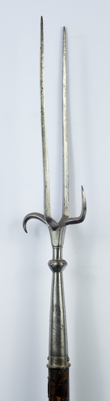Forquilha militar, c.1600 (ferro com madeira restaurada) de (attr.to) Italian School