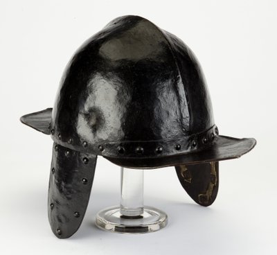 Capacete de sapador (ferro com tinta e couro) de (attr.to) Swiss School