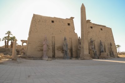 Templo de Luxor, arquitetura do Antigo Egito em Luxor de Albert Mansour