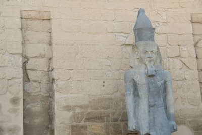 Templo de Luxor, arquitetura do Antigo Egito em Luxor de Albert Mansour