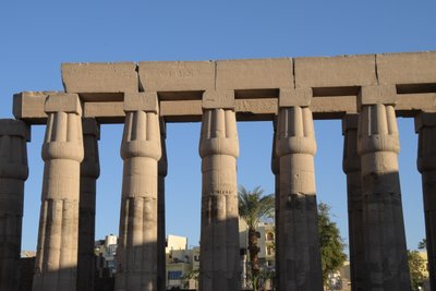 Templo de Luxor, arquitetura do Antigo Egito em Luxor de Albert Mansour