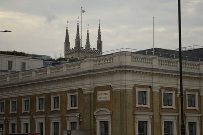 A Ponte de Londres sobre o rio Tamisa, no coração de Londres de Albert Mansour
