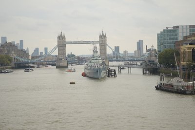 A Ponte de Londres sobre o rio Tamisa, no coração de Londres de Albert Mansour
