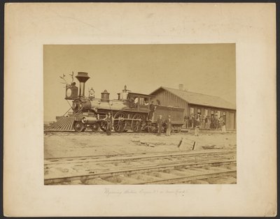 Motor 23 da estação de Wyoming na via principal [Wyoming]. de A.J. Russell