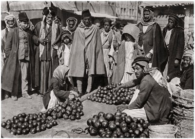 Mercado de frutas em Bagdá, Iraque, 1925 de A. Kerim