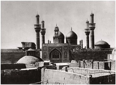 As cúpulas e minaretes dourados da mesquita al-Kadhimiya, Bagdá, Iraque, 1925 de A. Kerim
