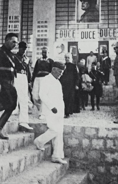 Álbum " Duce ": Benito Mussolini durante uma visita oficial na Sicília (foto a p/b) de A. Scarlata